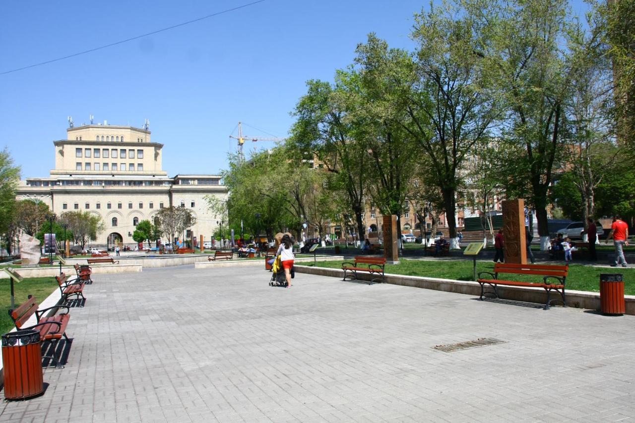 Vernisaj Apt At Republic Square & Ruben Tours Ереван Экстерьер фото